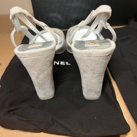 Authentic Chanel Suede Metallic Lambskin Cap Toe CC Slingback Pump size 39 - Picture 9 of 15